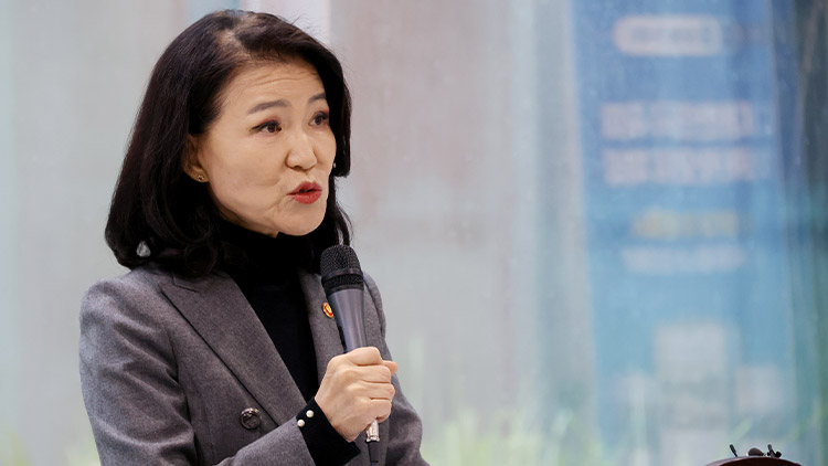 이진숙 방송통신위원회 위원장이 28일 국회에서 전날 국회 본회의를 통과한 방송미디어통신위원회 설치법 관련 기자회견을 하고 있다. /연합뉴스