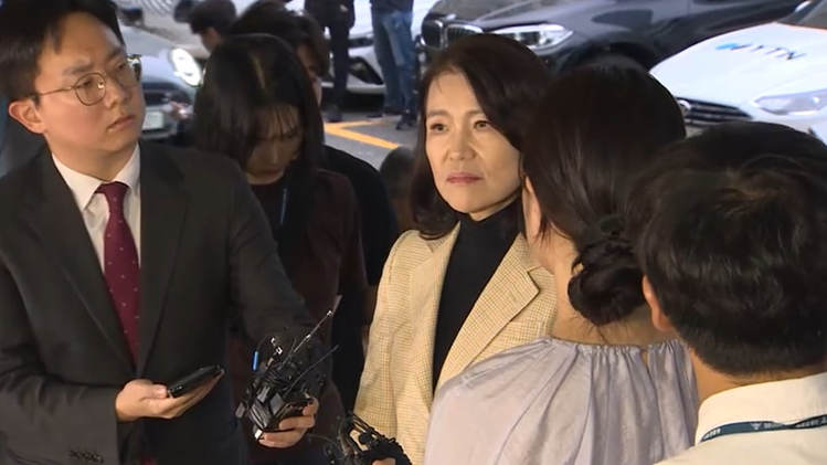 /지난 2일 이진숙 전 방송통신위원장이 체포돼 서울 영등포경찰서로 압송되고 있다.