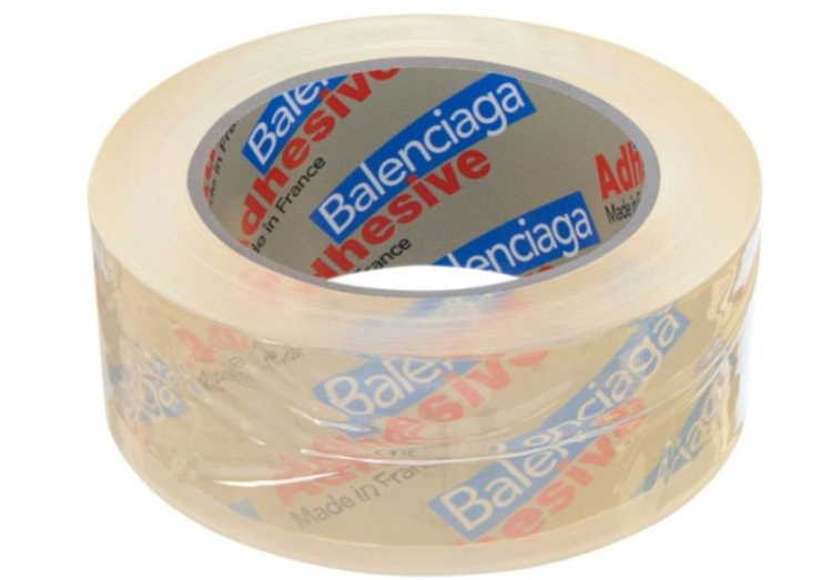 발렌시아가의 여성용 팔찌로 박스테이프와 유사하다. (출처: 발렌시아가 홈페이지)