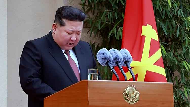 김정은 국무위원장이 당 창건 80주년을 앞두고 지난 8일 당창건사적관을 방문해 한 기념연설에서 "당 권위를 훼손시키는 요소들을 색출·제거하고 당내 기강을 다져야 한다"고 강조했다고 조선중앙TV가 9일 보도했다. /연합뉴스