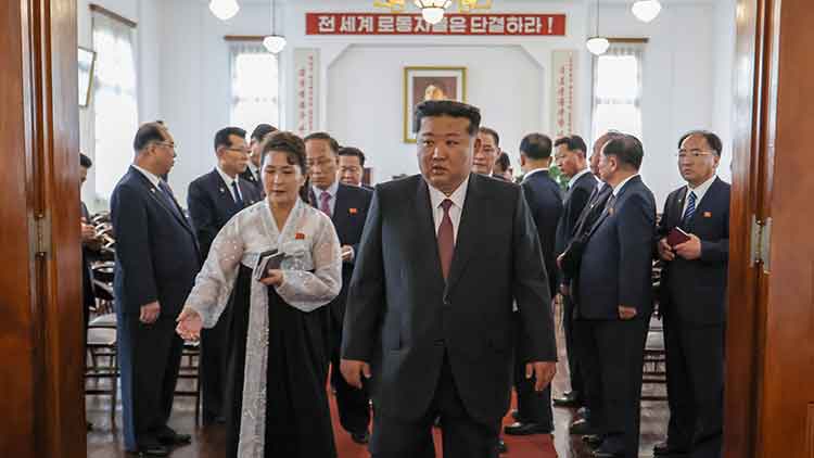 북한 김정은, 노동당 80주년 앞두고 당창건사적관 참관 /연합뉴스