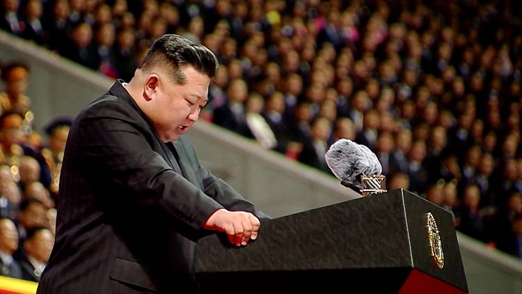 김정은 북한 국무위원장이 지난 9일 평양 5월1일 경기장에서 열린 노동당 창건 80주년 경축대회서 기념연설을 했다고 조선중앙TV가 10일 보도했다. /연합뉴스