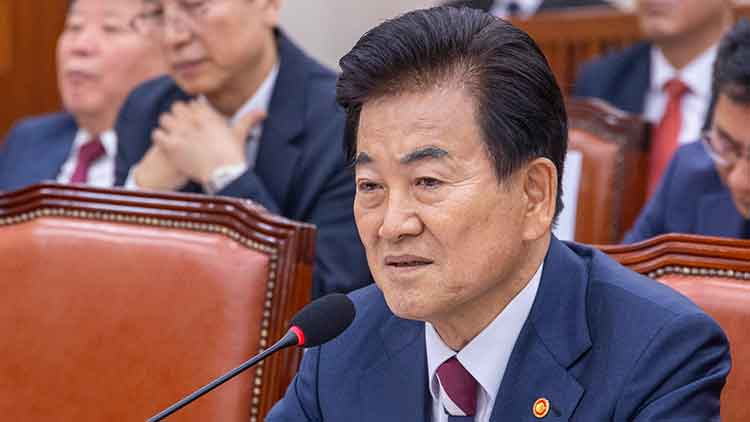 정동영 통일부 장관이 14일 국회 외교통일위원회에서 열린 통일부에 대한 2025년 국정감사에 출석해 의원 질의에 답하고 있다. /연합뉴스