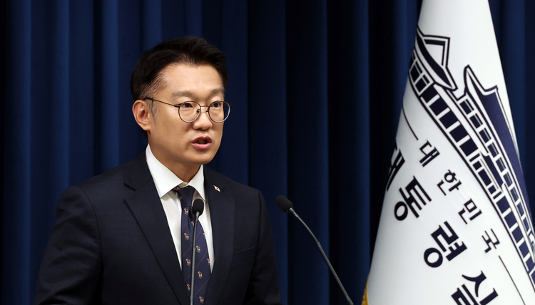 김남준 대변인이 14일 용산 대통령실에서 현안 관련 브리핑을 하고 있다. /연합뉴스 