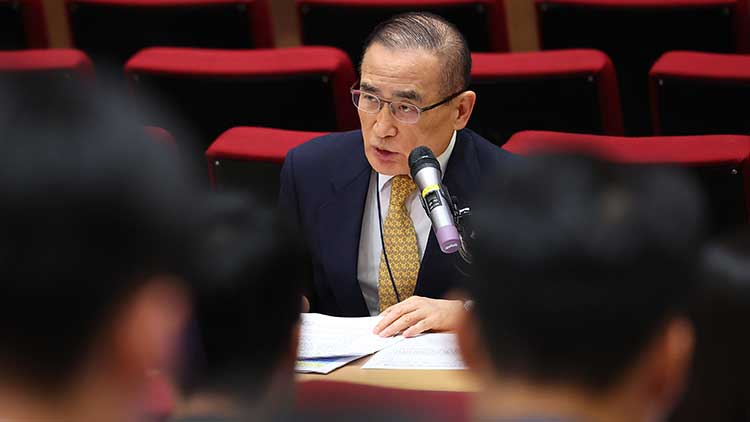 위성락 국가안보실장이 15일 용산 대통령실에서 최근 캄보디아에서 발생한 한국인 대상 납치·감금 범죄 대응 현황 관련 브리핑을 하고 있다. /연합뉴스 