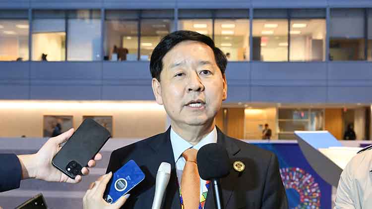 주요 20개국(G20) 재무장관회의와 국제통화기금 및 세계은행(IMF/WB) 연차총회 참석차 미국 워싱턴DC를 방문 중인 구윤철 부총리 겸 기획재정부 장관이 16일(현지시간) 국제통화기금(IMF)에서 워싱턴 특파원들과 인터뷰하고 있다. /기획재정부 제공