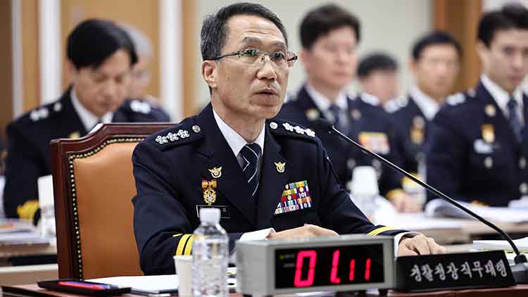 17일 서울 서대문구 경찰청에서 열린 국회 행정안전위원회 경찰청 대상 국정감사에서 유재성 경찰청장 직무대행이 국민의힘 박수민 의원의 이진숙 전 방송통신위원장 체포 관련 질의에 답하고 있다. /연합뉴스