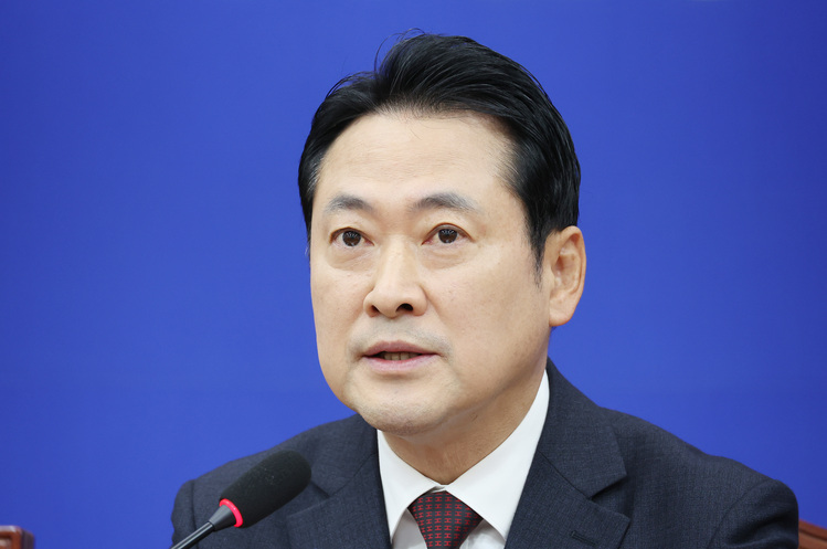 국민의힘 장동혁 대표가 23일 서울 여의도 국회에서 열린 최고위원회의에서 발언하고 있다.  /연합뉴스 