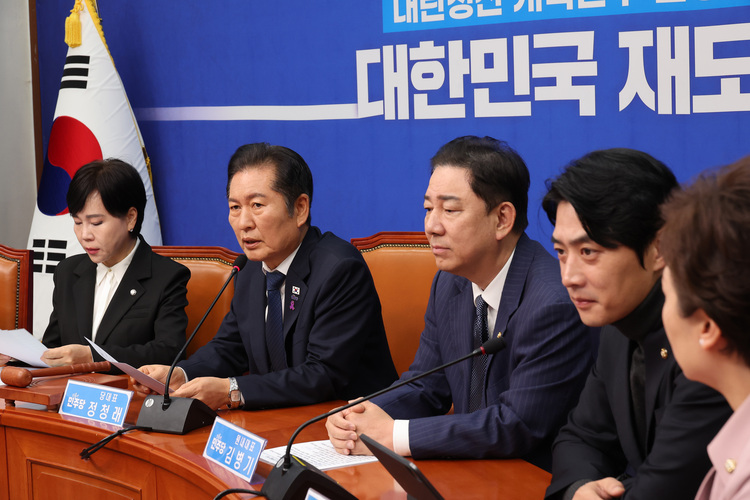 더불어민주당 정청래 대표가 24일 국회에서 열린 최고위원회의에서 발언하고 있다. /연합뉴스 