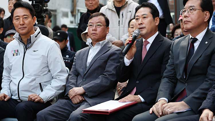 국민의힘 장동혁 대표가 24일 서울 노원구 상계5 재정비촉진구역에서 열린 국민의힘-서울특별시 부동산 대책 현장 회의에서 발언하고 있다. /연합뉴스