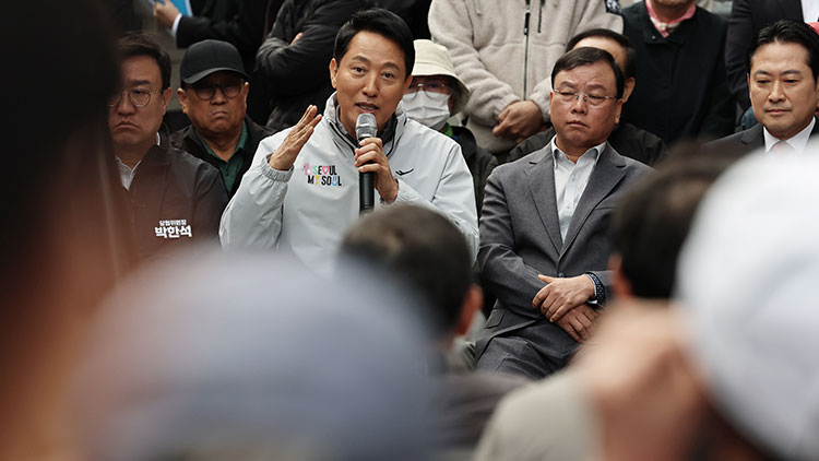 오세훈 서울시장이 24일 서울 노원구 상계5 재정비촉진구역에서 열린 국민의힘-서울특별시 부동산 대책 현장 회의에서 발언하고 있다. /공동취재