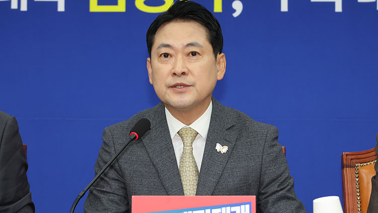 국민의힘 장동혁 대표가 27일 서울 여의도 국회에서 열린 최고위원회의에서 발언하고 있다. /연합뉴스