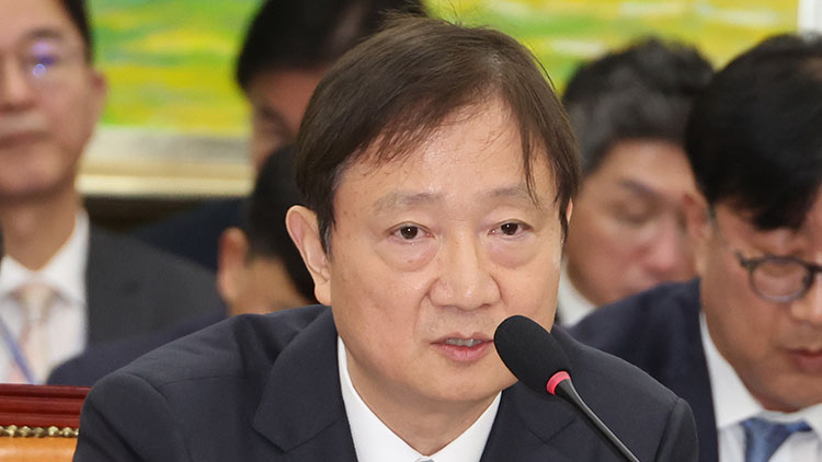 이찬진 금융감독원장이  27일 서울 여의도 국회에서 열린 정무위원회의 종합감사에서 위원 질의에 답하고 있다. /연합뉴스