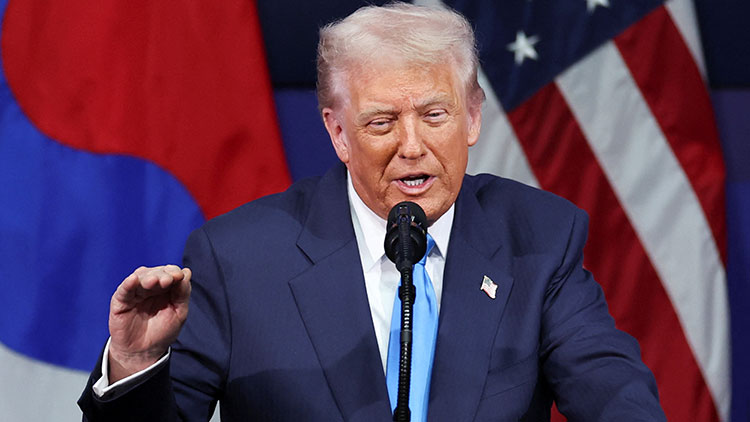 
도널드 트럼프 대통령이 2025년 10월 29일 대한민국 경주에서 열린 2025 아시아태평양경제협력체(APEC) CEO 정상회의에서 연설하고 있다. /REUTERS=연합뉴스