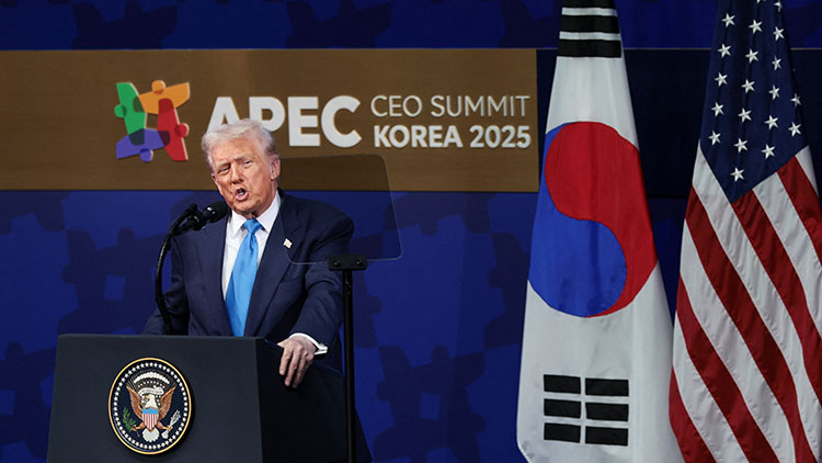 도널드 트럼프 대통령이 2025년 10월 29일 대한민국 경주에서 열린 아시아태평양경제협력체(APEC) CEO 정상회의에서 연설하고 있다. /REUTERS=연합뉴스 