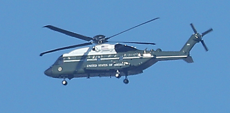 트럼프 미국 대통령이 2025 경주 아시아태평양경제협력체(APEC) 방문을 위해 방한하는 날인 29일 경북 경주시 상공에 미국 대통령 전용 헬기인 '마린원'이 비행하고 있다 /연합뉴스 