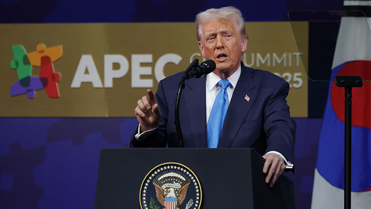 도널드 트럼프 미국 대통령이 29일 경북 경주 예술의전당에서 열린 '2025 아시아태평양경제협력체 최고경영자 서밋(APEC CEO SUMMIT)'에 참석해 연설하고 있다. /연합뉴스