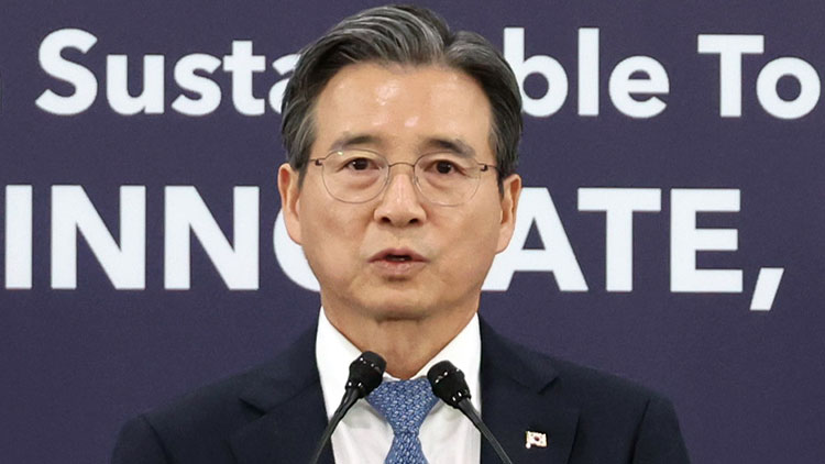 김용범 정책실장이 31일 경북 경주 APEC 미디어센터에서 젠슨 황 엔비디아 최고경영자 접견 등에 관한 브리핑을 하고 있다. /연합뉴스