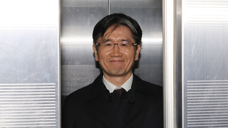 오동운 고위공직자범죄수사처장이 1일 서울 서초구 순직해병 특검 사무실에 직무유기 피의자 신분으로 조사를 받기 위해 출석하며 기자의 질문을 받고 있다. /연합뉴스