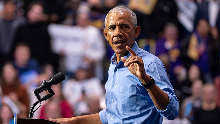 버락 오바마 전 대통령이 11월 1일 (현지시간) 뉴저지 주지사 후보를 위한 집회에서 연설하는 모습 /AP=연합뉴스