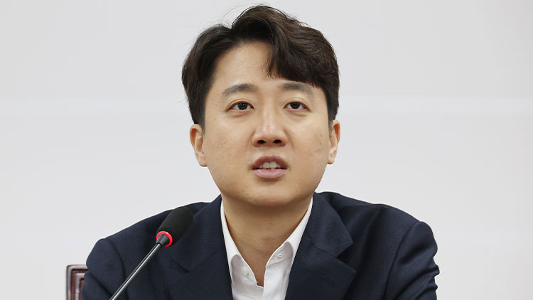 개혁신당 이준석 대표가 3일 서울 여의도 국회에서 열린 최고위원회의에서 발언하고 있다. /연합뉴스