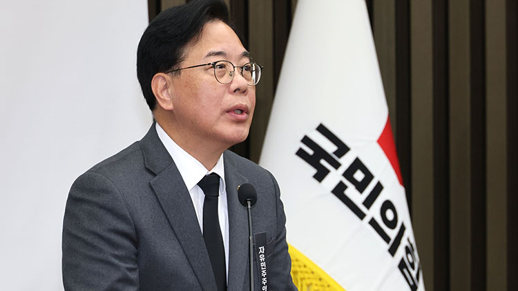 국민의힘 송언석 원내대표가 4일 서울 여의도 국회에서 열린 의원총회에서 발언하고 있다. /연합뉴스