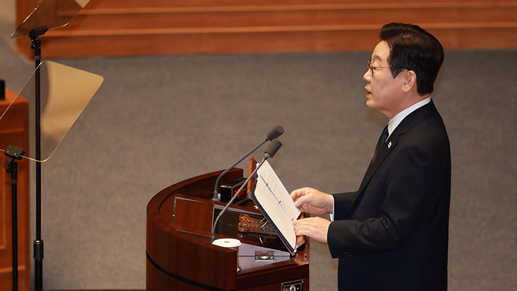 이재명 대통령이 4일 국회 본회의장에서 2026년도 정부 예산안 시정연설을 하고 있다. /연합뉴스