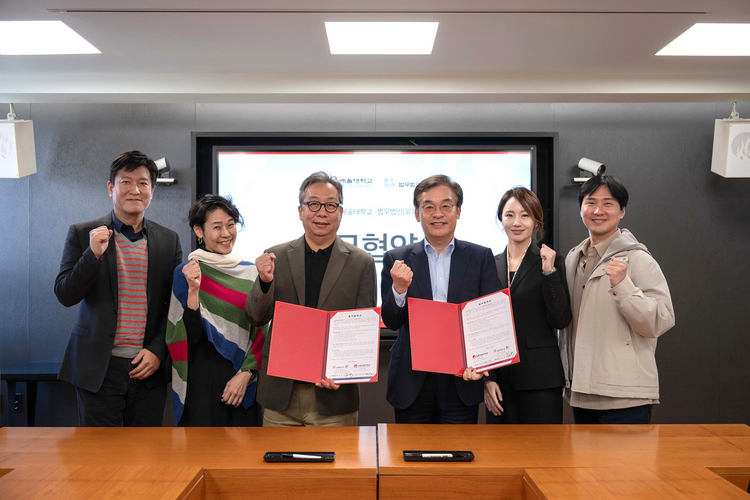 (왼쪽부터) 고주원 기획처장, 김지영 대외협력처장, 장지헌 총장, 임진석 대표변호사, 안서연 변호사, 윤권수 산학협력단장