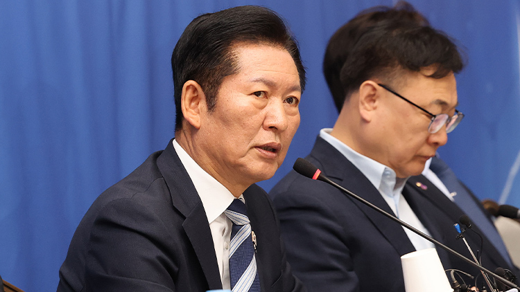 더불어민주당 정청래 대표가 7일 충북 청주시 청주오스코에서 열린 충북 현장 최고위원회의에서 발언하고 있다. /연합뉴스