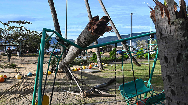 현지시간 7일, 태풍 갈매기가 베트남 중부 지방을 강타한 모습 /AFP=연합뉴스 
