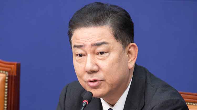 더불어민주당 김병기 원내대표가 10일 국회에서 열린 최고위원회의에서 발언하고 있다. /연합뉴스