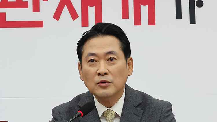 국민의힘 장동혁 대표가 13일 서울 여의도 국회에서 열린 최고위원회의에서 발언하고 있다. /연합뉴스