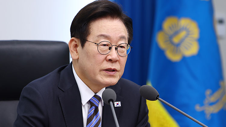 이재명 대통령이 13일 용산 대통령실에서 열린 수석보좌관회의에서 발언하고 있다. /연합뉴스