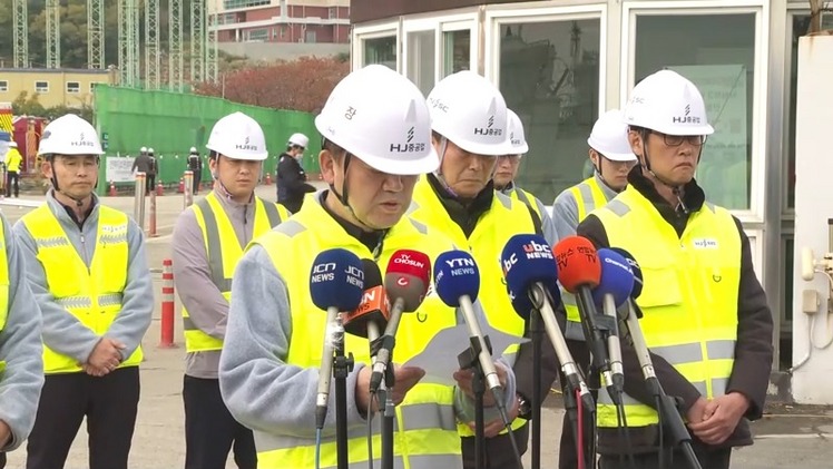 사과문을 읽는 김완석 HJ중공업 대표 / 최순화 기자