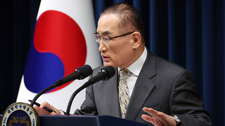 위성락 국가안보실장이 14일 서울 용산 대통령실 기자회견장에서 이재명 대통령의 한미 관세·안보 협상 '조인트 팩트시트'(공동 설명자료) 최종 합의 발표 후 질문에 답하고 있다. /연합뉴스