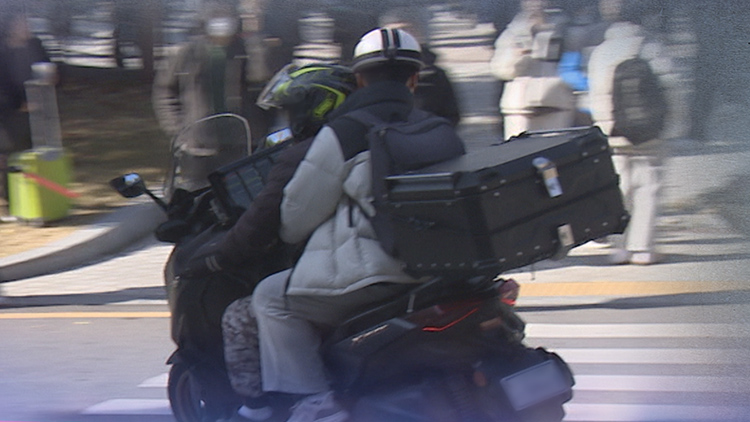 "5㎞에 13만 원"…수험생 태우고 달리는 불법 '논술 퀵'