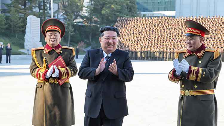 김정은 북한 국무위원장이 창립 80주년에 즈음해서 국가보위성을 18일 방문하고 장병들을 격려했다고 조선중앙통신이 19일 보도했다. /연합뉴스