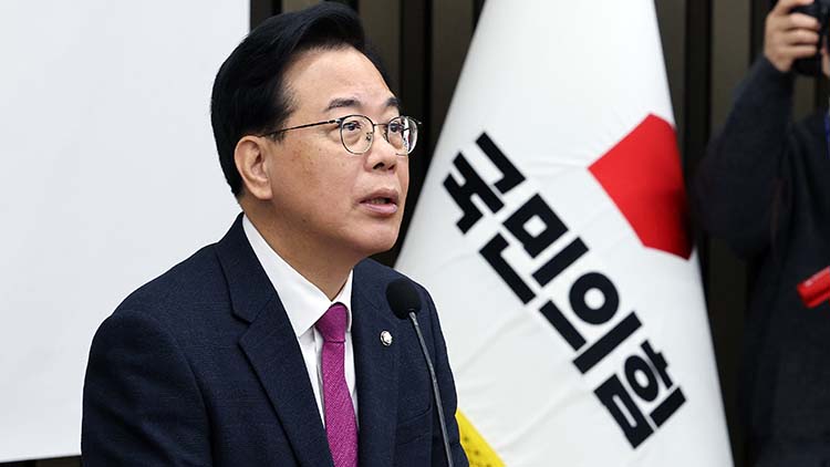 국민의힘 송언석 원내대표가 24일 서울 여의도 국회에서 열린 의원총회에서 발언하고 있다. /연합뉴스