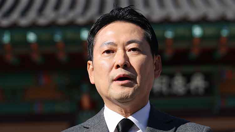 국민의힘 장동혁 대표가 28일 대구 동구 국립신암선열공원을 찾아 참배한 뒤 발언하고 있다. /연합뉴스