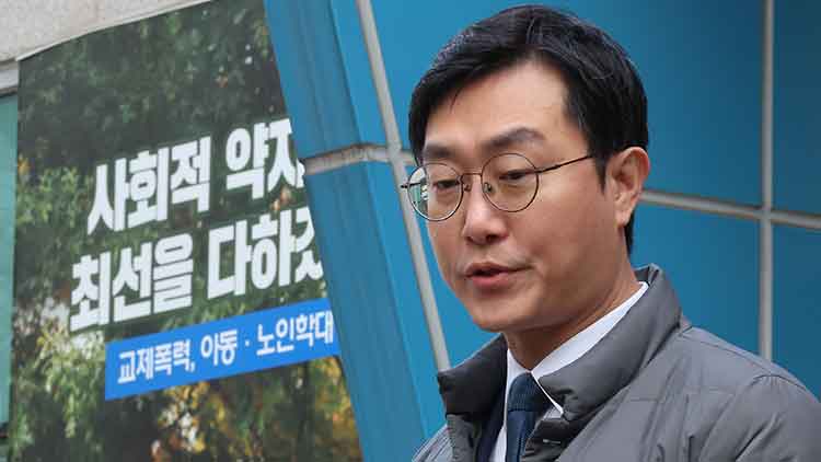 더불어민주당 장경태 의원이 2일 자신을 성추행 의혹으로 고발한 고소인을 무고 및 폭행 등으로 고소·고발하기 위해 서울경찰청 민원실을 방문하며 발언하고 있다. /연합뉴스
