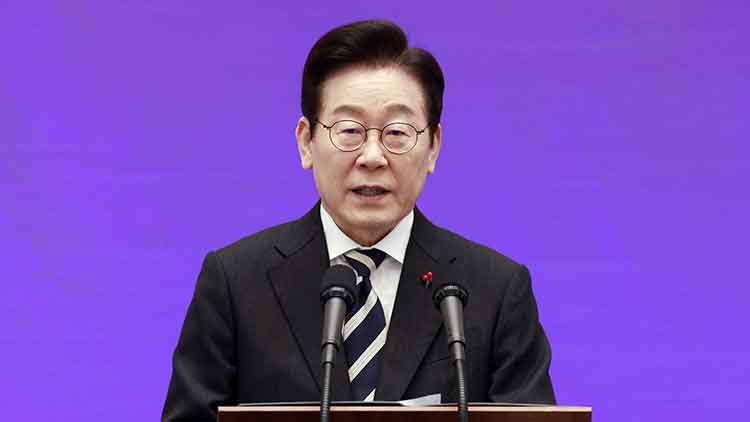 이재명 대통령이 3일 청와대 영빈관에서 열린 '새롭게 선 민주주의, 그 1년' 외신 기자회견에서 발언하고 있다. /대통령실통신사진기자단
