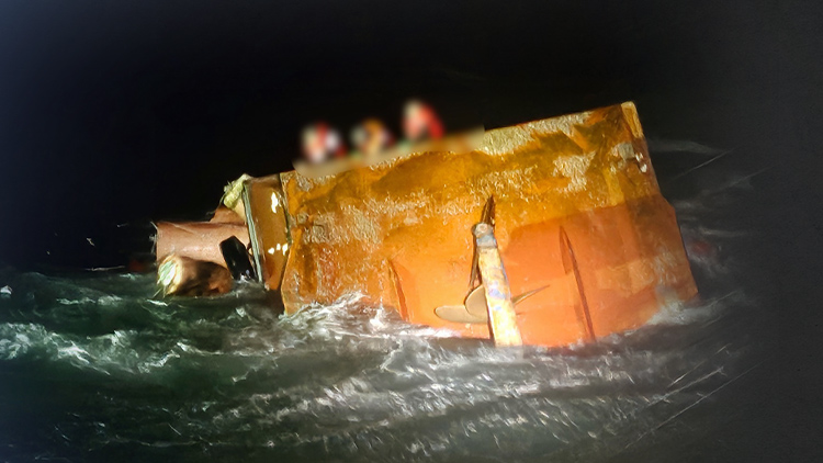 태안 천리포 어선 침몰…2명 심정지·2명 실종