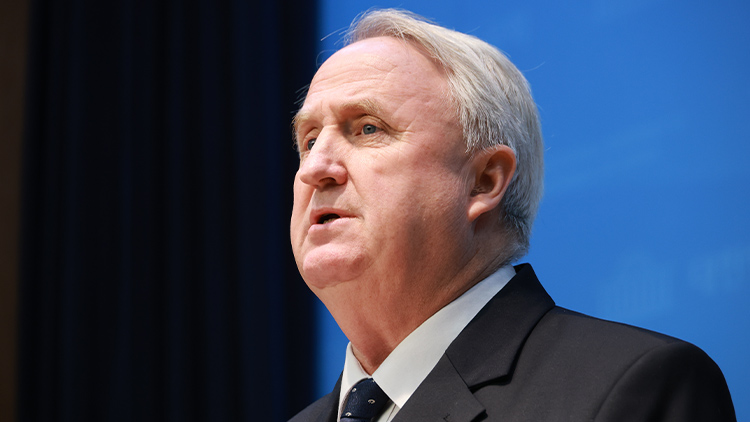 국민의힘 인요한 의원이 10일 국회 소통관에서 현안 관련 기자회견을 하고 있다. /연합뉴스