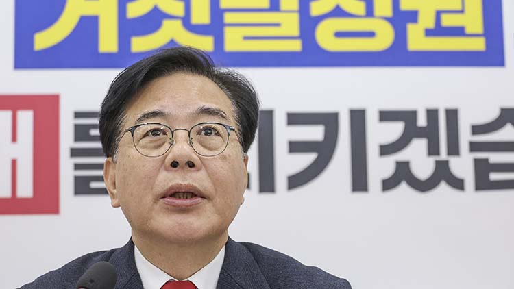 국민의힘 송언석 원내대표가 10일 국회에서 열린 기자간담회에서 여야의 극한 갈등에 관한 발언을 하고 있다. /연합뉴스