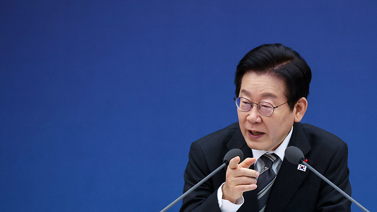 李 '달러 밀반출' '환단고기 문헌' 업무보고 발언 논란