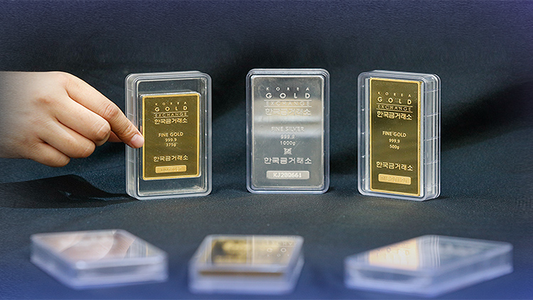 [돈이 보이는 경제] 금·은·동 트리플 랠리…내년에도 이어질까?