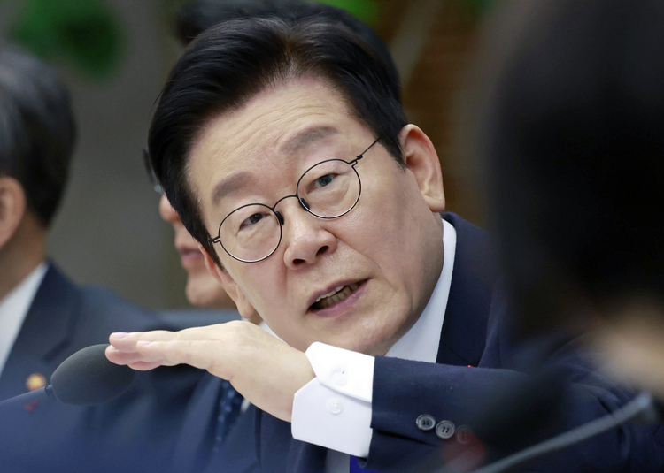 이재명 대통령이 16일 정부세종청사에서 열린 국무회의에서 발언하고 있다. /대통령실통신사진기자단