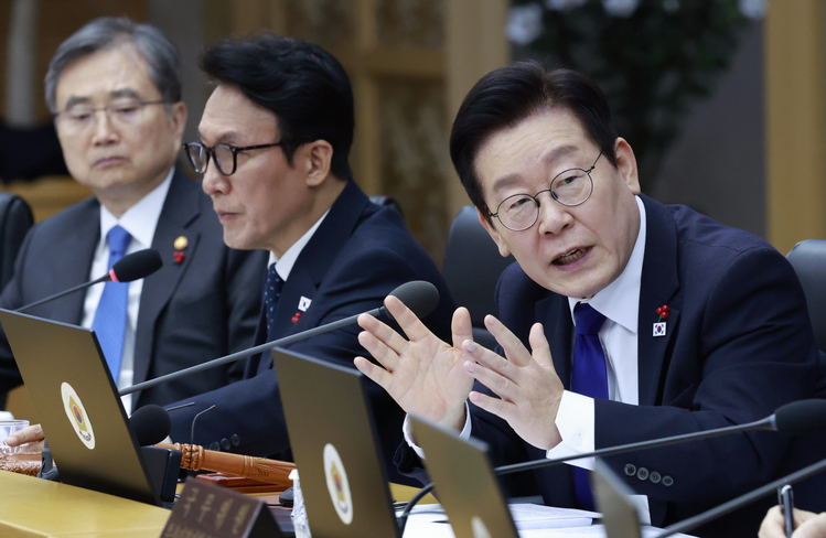이재명 대통령이 16일 정부세종청사에서 열린 국무회의에서 발언하고 있다. /대통령실통신사진기자단