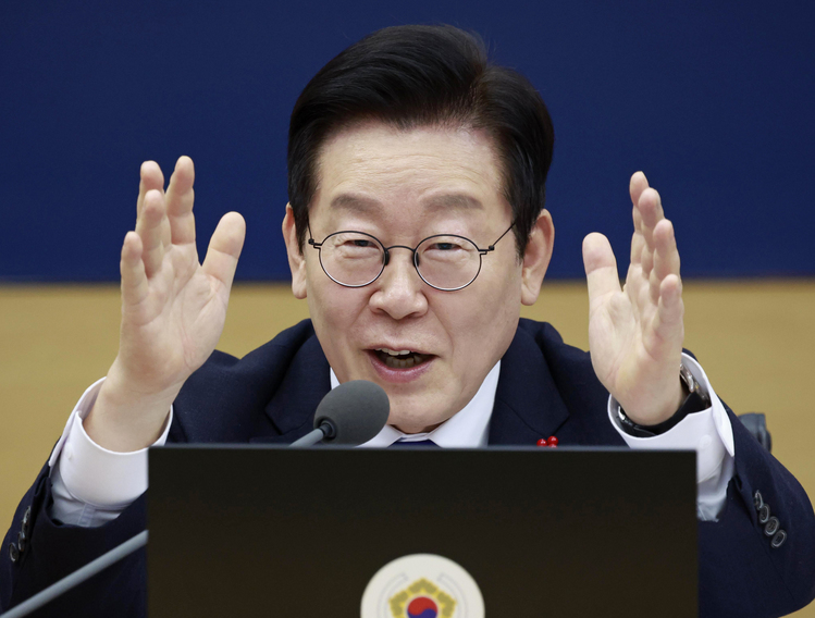 이재명 대통령이 16일 정부세종청사에서 열린 국무회의에서 발언하고 있다. /대통령실통신사진기자단