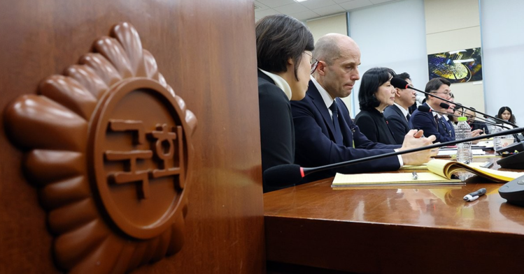 해롤드 로저스 쿠팡 대표이사가 17일(오늘) 국회 청문회에 출석했다. (출처: 연합뉴스)